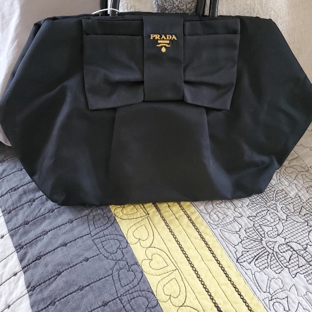Prada bags women with authenticity card! excellent condition!
